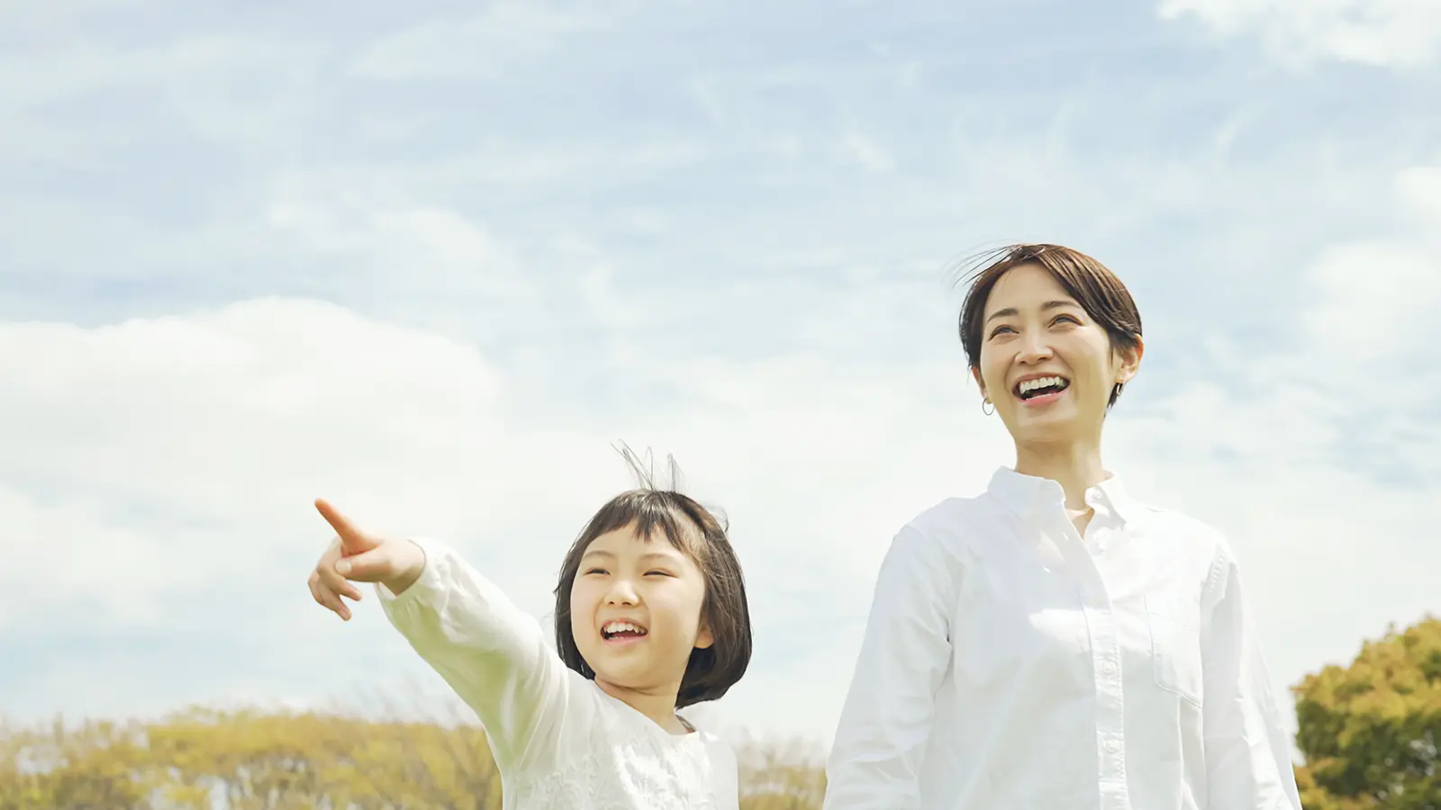 学童のスタッフと子供